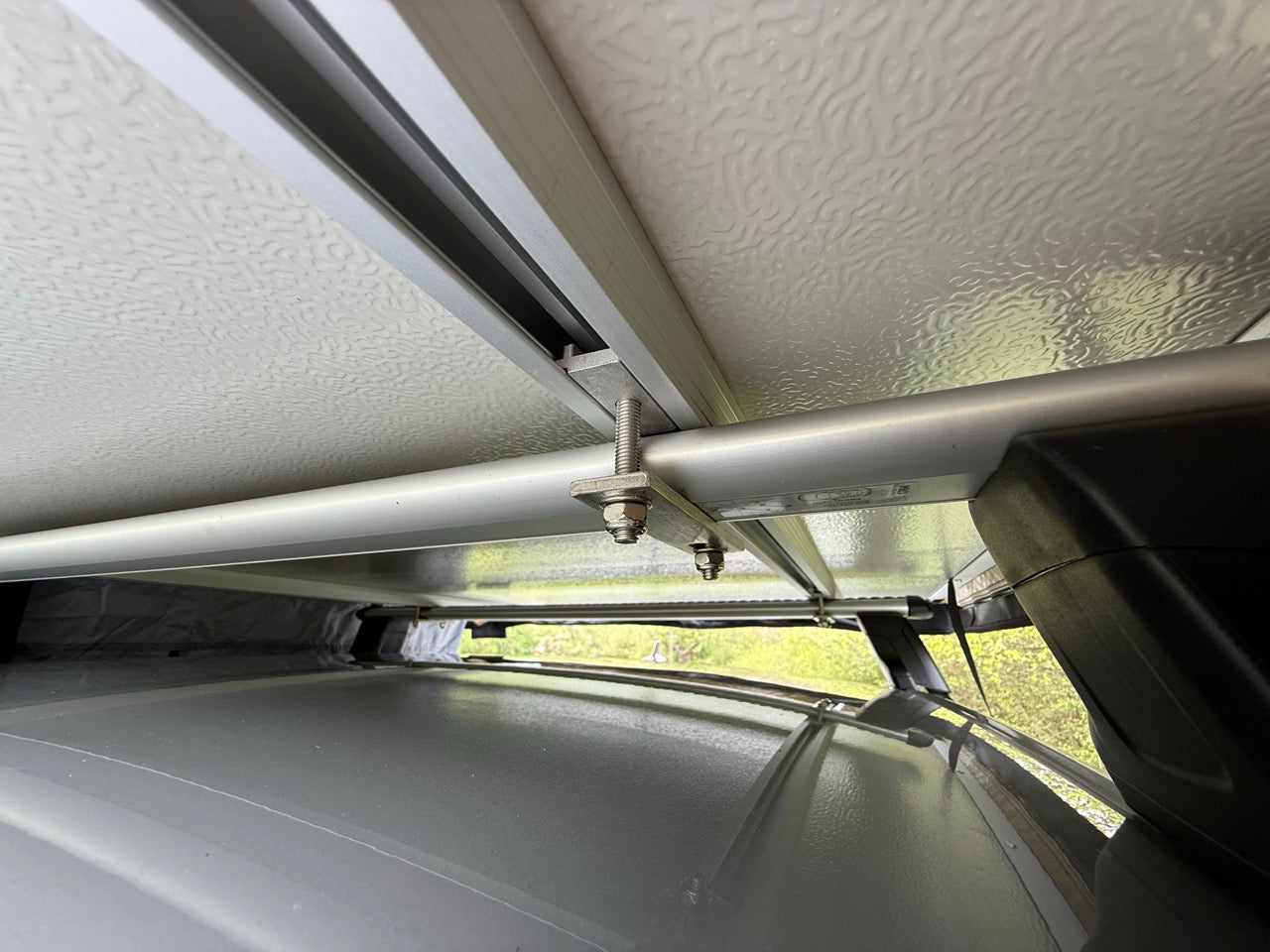 Koupit střešní autostan Elevate